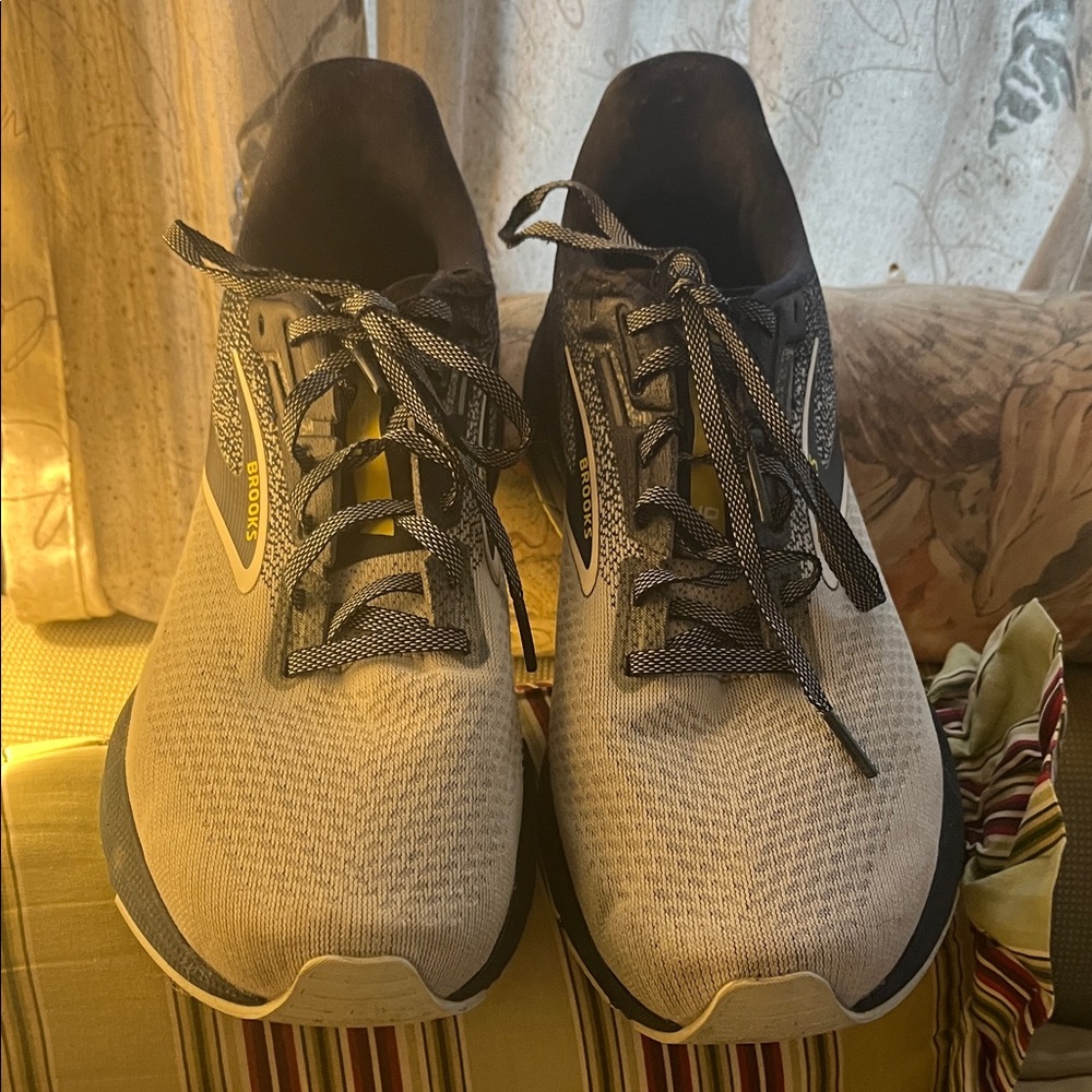 Brooks Men's Athletic Shoes - Gray and Yellow